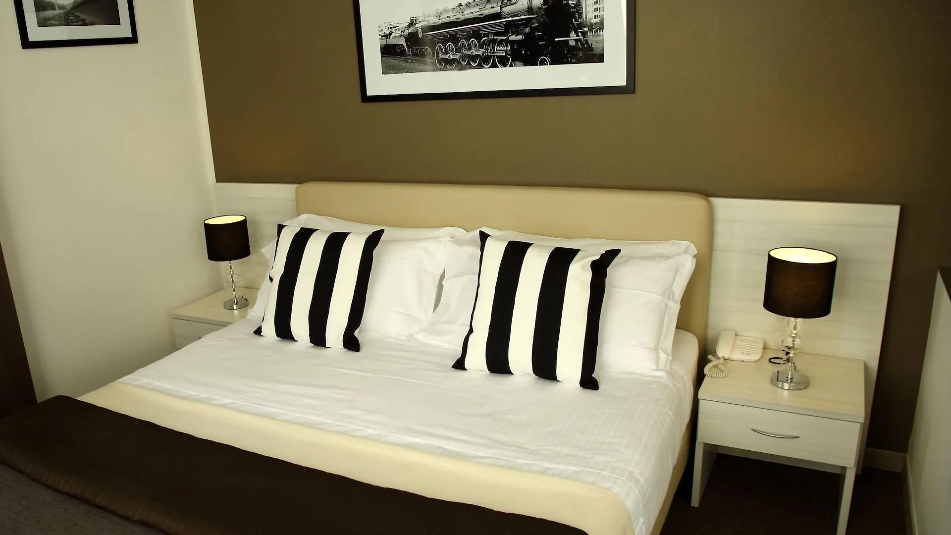 Stelle Hotel The Businest Неаполь